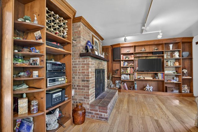 114 FEATHERBED LN, Hopewell, NJ 08525