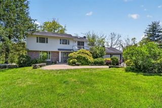 114 FEATHERBED LN, Hopewell, NJ 08525
