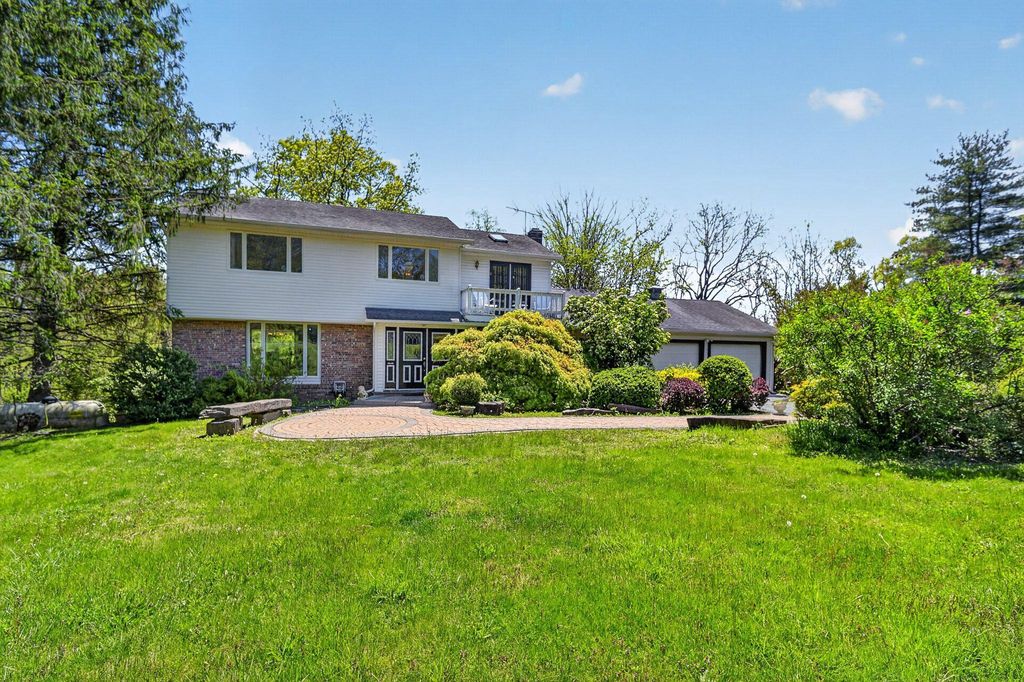 114 FEATHERBED LN, Hopewell, NJ 08525