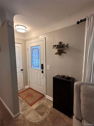 2082 Kohler Street, Waterford, MI 48329