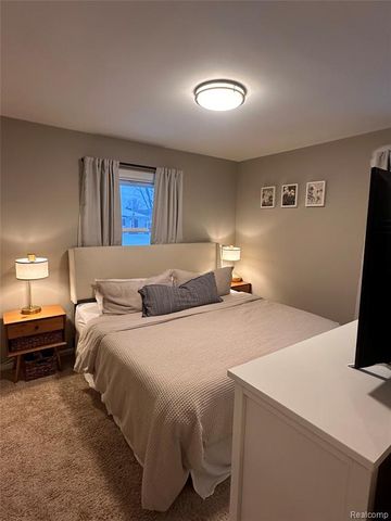 2082 Kohler Street, Waterford, MI 48329