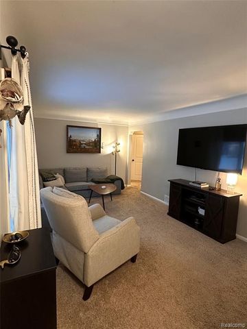 2082 Kohler Street, Waterford, MI 48329