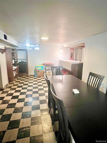 2082 Kohler Street, Waterford, MI 48329