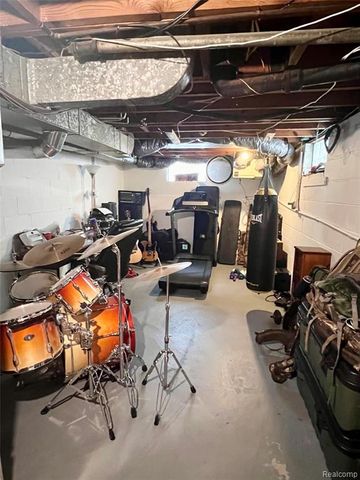 2082 Kohler Street, Waterford, MI 48329