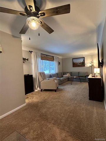 2082 Kohler Street, Waterford, MI 48329