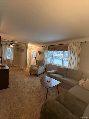 2082 Kohler Street, Waterford, MI 48329