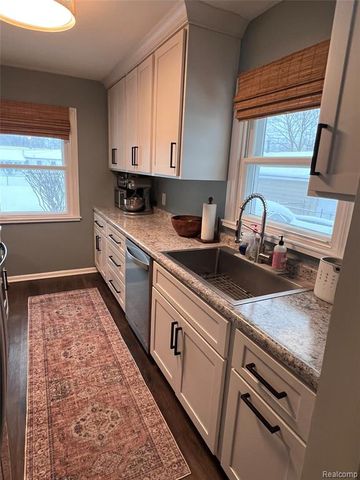 2082 Kohler Street, Waterford, MI 48329