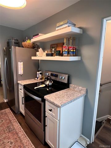 2082 Kohler Street, Waterford, MI 48329