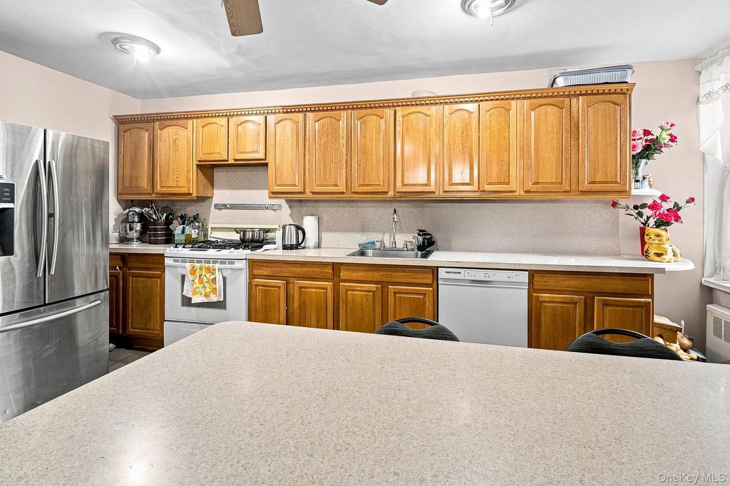 74-45 Yellowstone Boulevard 5G, Rego Park, NY 11374 — photo 3