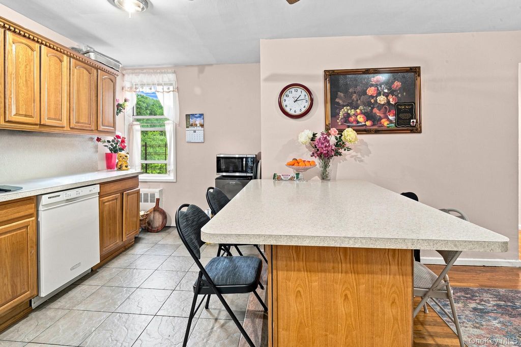 74-45 Yellowstone Boulevard 5G, Rego Park, NY 11374 — photo 4