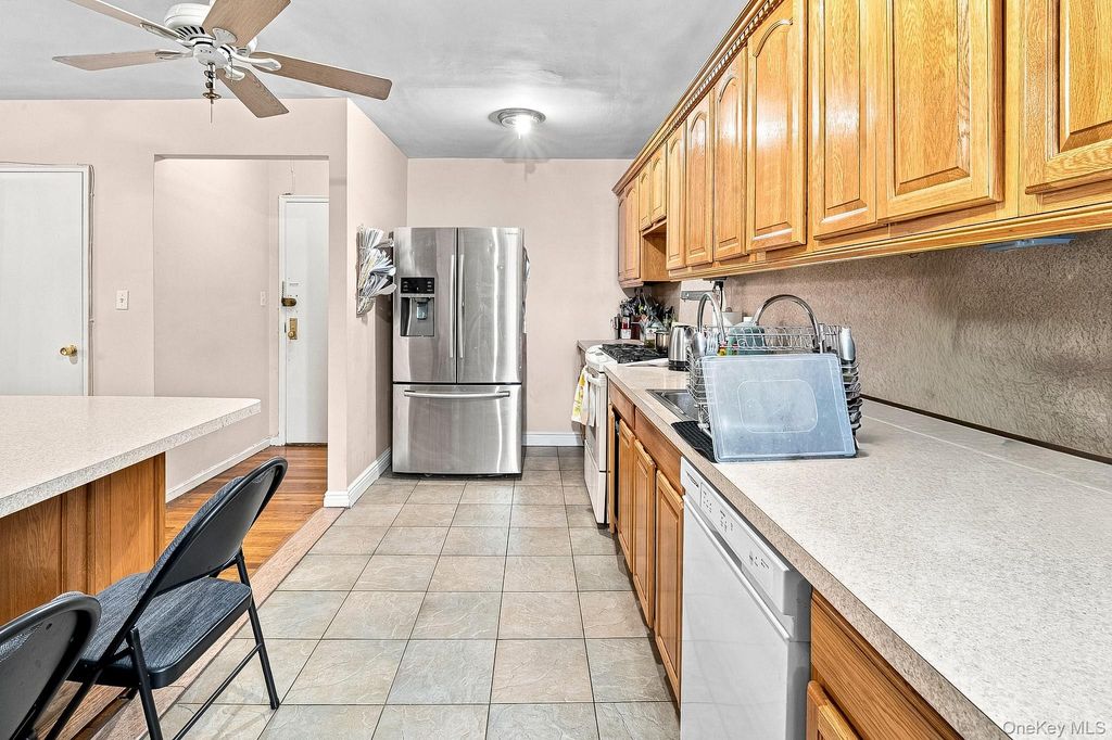 74-45 Yellowstone Boulevard 5G, Rego Park, NY 11374 — photo 5