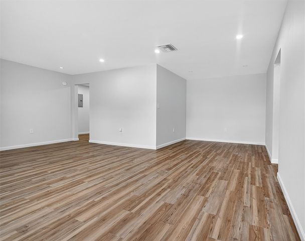 5714 NW 70th Ter, Tamarac, FL 33321