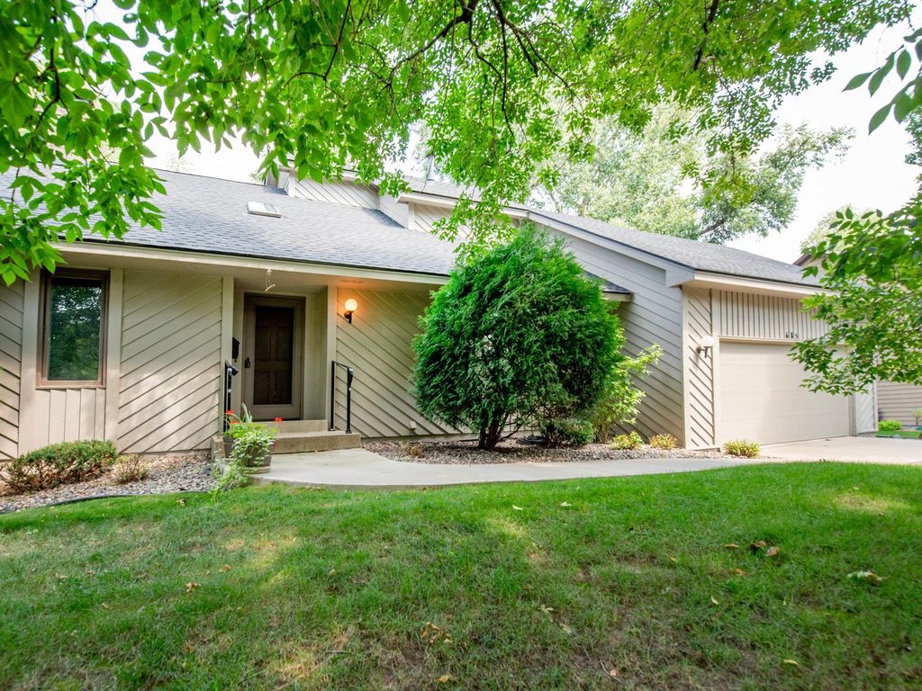685 Cheyenne Lane, Mendota Heights, MN 55120