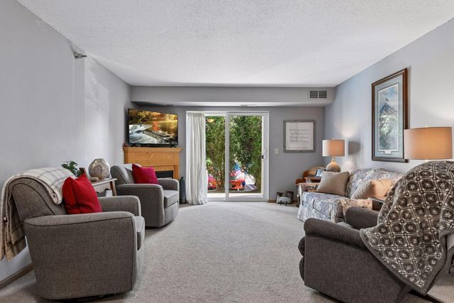 1321 Lake Drive W 123, Chanhassen, MN 55317