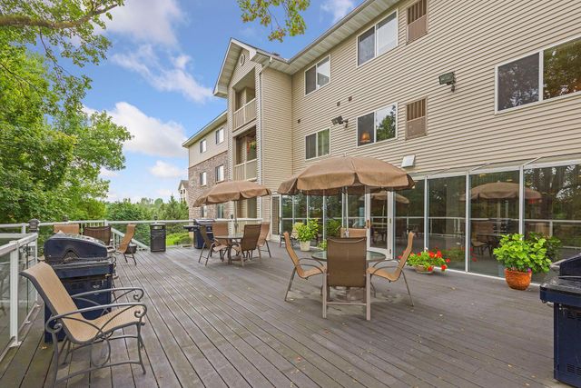 1321 Lake Drive W 123, Chanhassen, MN 55317