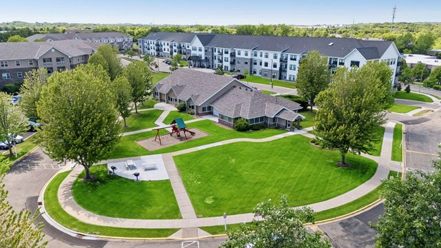 1321 Lake Drive W 123, Chanhassen, MN 55317