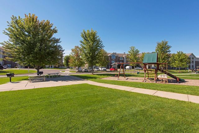 1321 Lake Drive W 123, Chanhassen, MN 55317