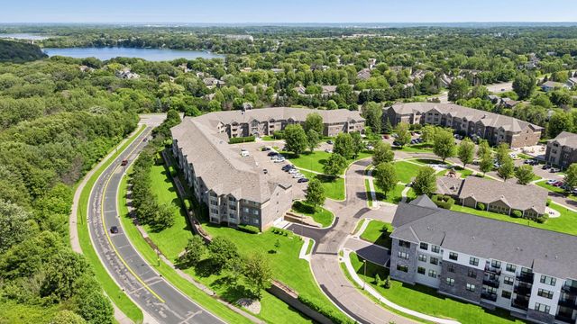 1321 Lake Drive W 123, Chanhassen, MN 55317