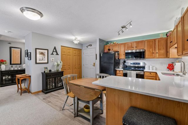 1321 Lake Drive W 123, Chanhassen, MN 55317