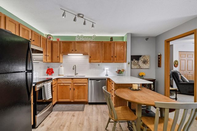 1321 Lake Drive W 123, Chanhassen, MN 55317