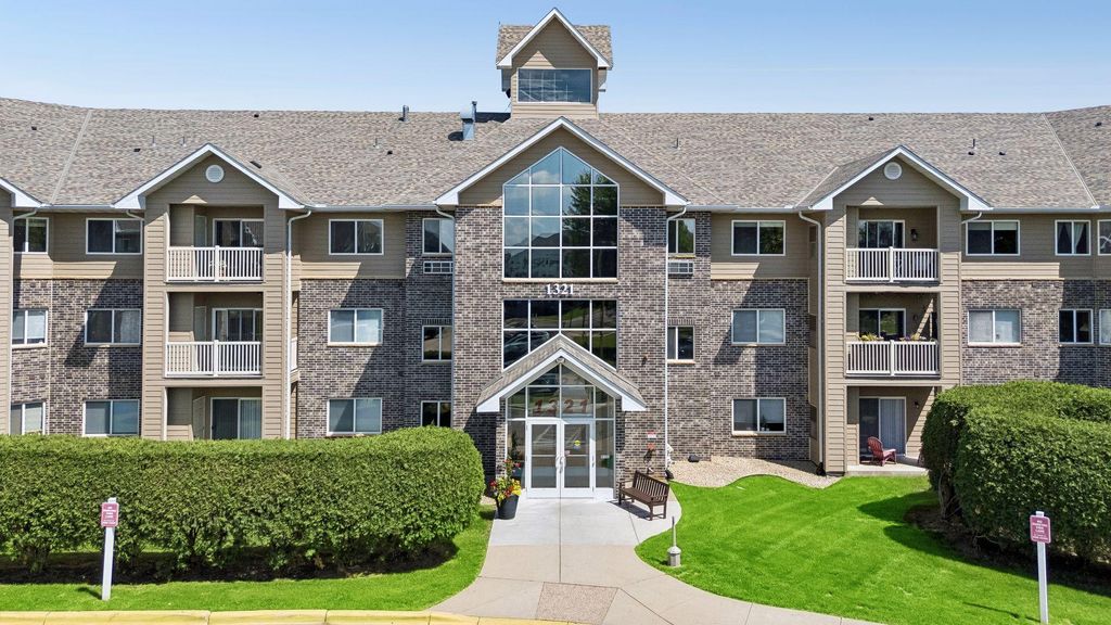 1321 Lake Drive W 123, Chanhassen, MN 55317 — photo 4