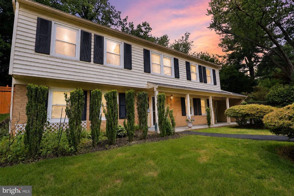 8418 STONE GATE DR, Annandale, VA 22003