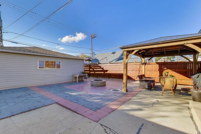 5935 W Henderson Street, Chicago, IL 60634