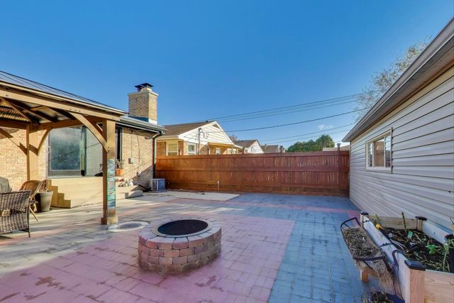 5935 W Henderson Street, Chicago, IL 60634