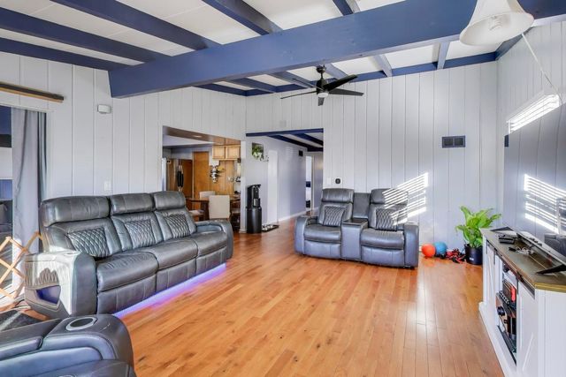 5935 W Henderson Street, Chicago, IL 60634