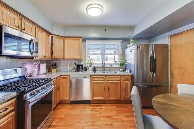 5935 W Henderson Street, Chicago, IL 60634