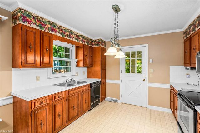 1837 Turfwood Drive, Pfafftown, NC 27040