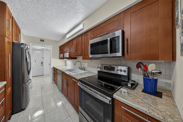 4702 Fountains Drive S, Greenacres, FL 33467