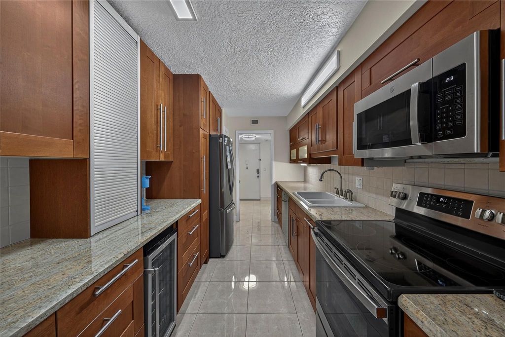 4702 Fountains Drive S, Greenacres, FL 33467