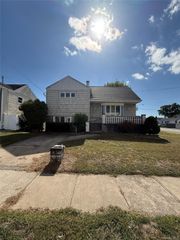 49 Noble Street, North Babylon, NY 11703