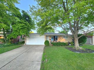 35636 Bonneville Drive, Sterling Heights, MI 48312