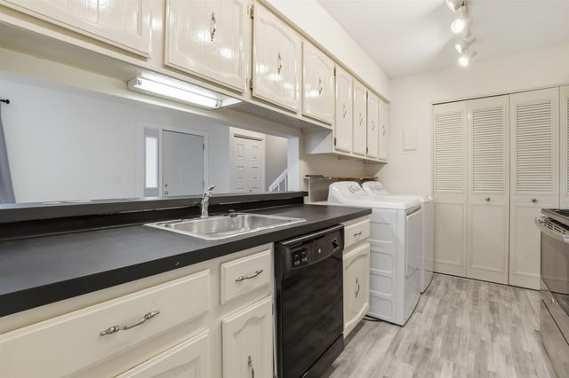 12264 Woodside Drive, Grand Blanc, MI 48439