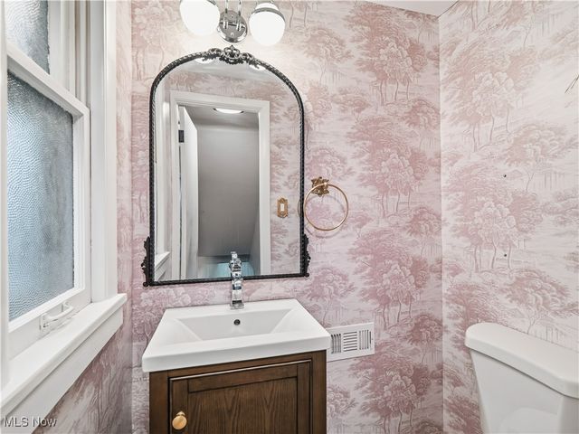 3609 E Scarborough Road, University Heights, OH 44118