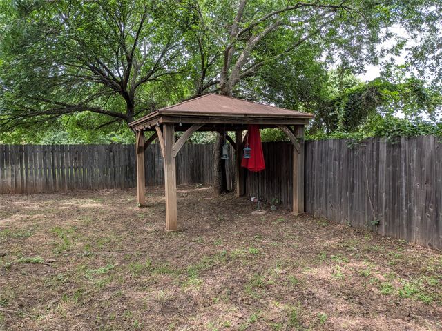 917 Greenfield Court, Kennedale, TX 76060