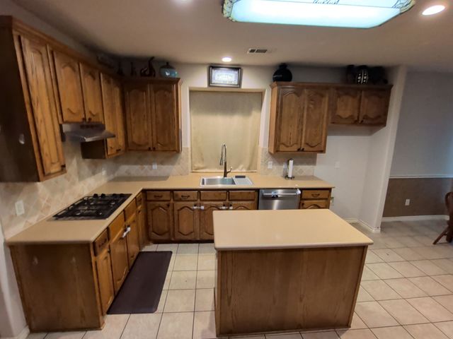 917 Greenfield Court, Kennedale, TX 76060