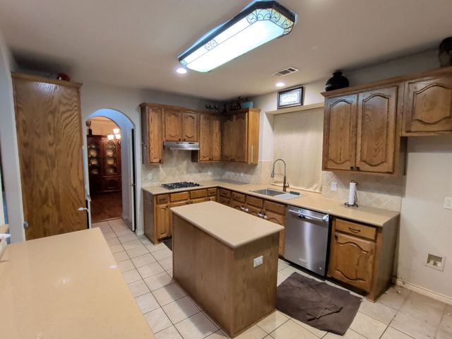 917 Greenfield Court, Kennedale, TX 76060