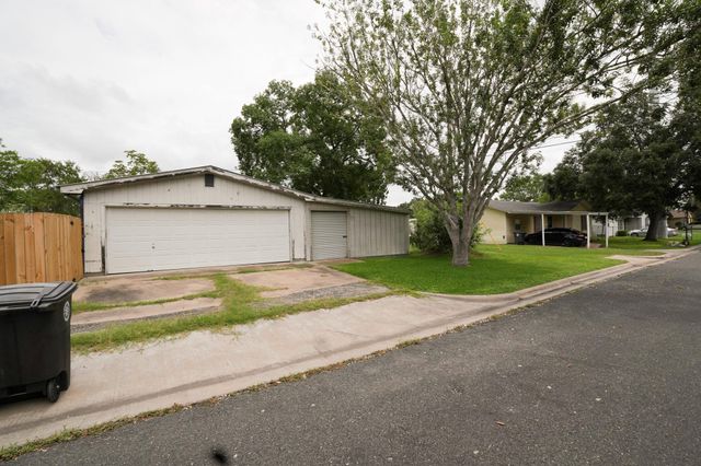 214 South Street, Schulenburg, TX 78956