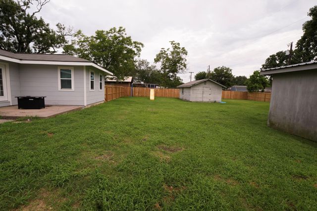 214 South Street, Schulenburg, TX 78956