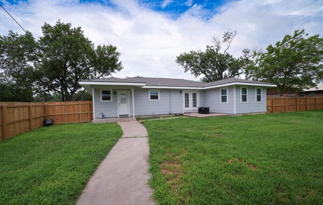 214 South Street, Schulenburg, TX 78956