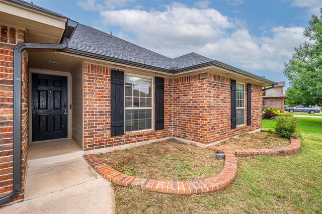 447 Oregon Trail, Edmond, OK 73003