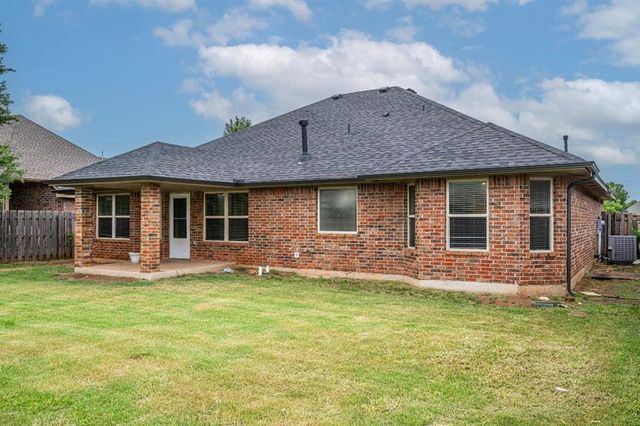 447 Oregon Trail, Edmond, OK 73003