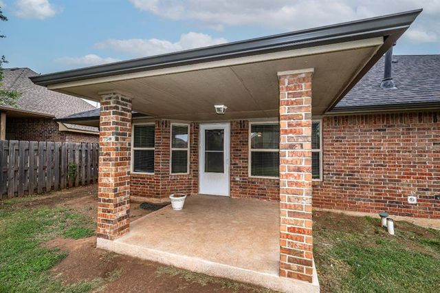 447 Oregon Trail, Edmond, OK 73003