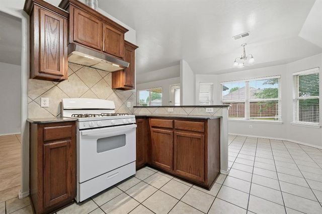447 Oregon Trail, Edmond, OK 73003