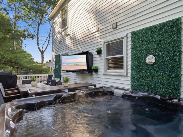 79 Holmes Drive, Manchester, NH 03104