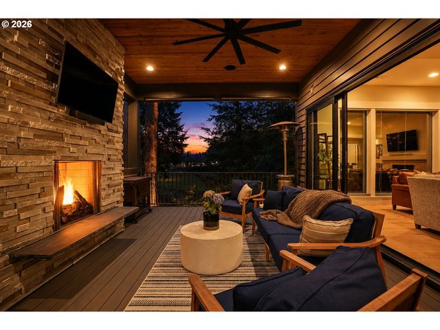 18965 PILKINGTON Rd, Lake Oswego, OR 97035