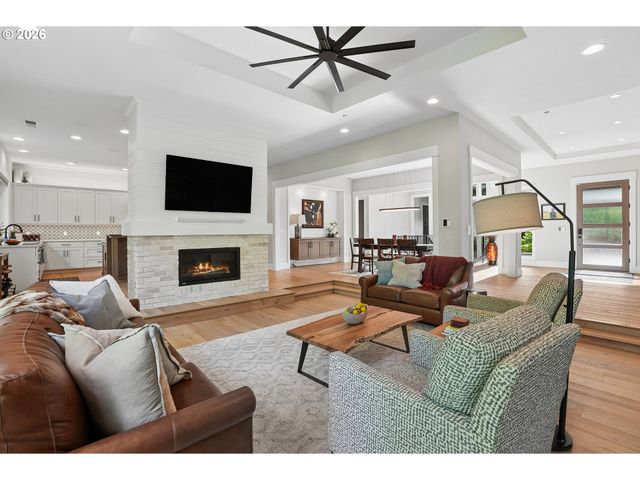 18965 PILKINGTON Rd, Lake Oswego, OR 97035